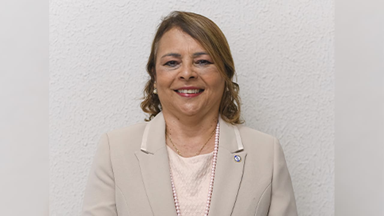 CRA-CE celebra homenagem recebida por Rita Maria Silveira no Prêmio Destaque Ser Mulher